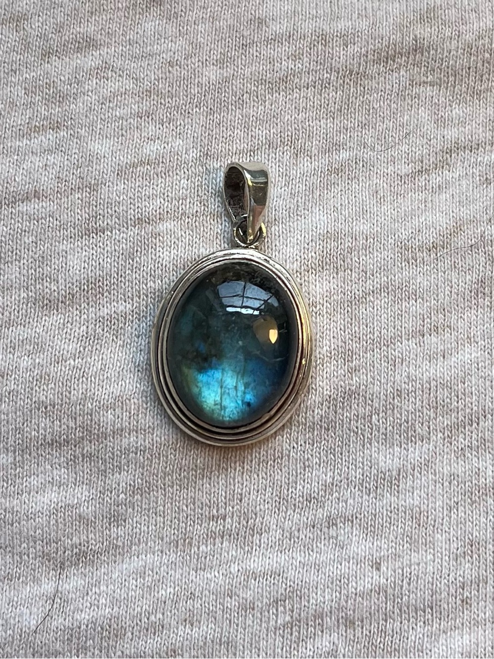 Vintage Silver Pendant Necklace with Blue-Green Labradorite Gemstone - Picture 2 of 6